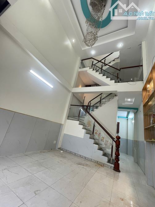 NHÀ ĐẸP KIÊN CỐ 3 TẦNG - 40M2 (4x10)- XE TẢI 7M THÔNG- 1/ LIÊN KHU 4-5 - SHR. CHỈ HƠN 3 TỶ - 2