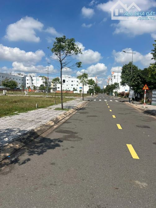 CHỦ CẦN TIỀN GẤP LÔ 100M2 NGAY MẶT TIỀN ĐƯỜNG LỚN KẾT NỐI LÊN VÀNH ĐAI 3 - GIÁ 2TỶ9 - 2