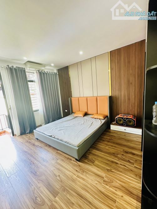 Bán nhà phố Nguyễn Ngọc Nại, Thanh Xuân 77m, 3 tầng, mt 7m. Giá: 22 tỷ - 2