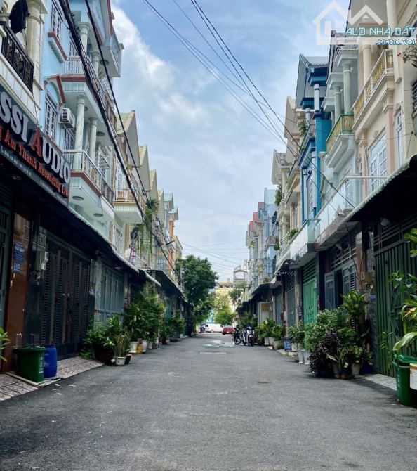 HẺM 8M VIP KHU NHÀ GIÀU – HUỲNH THỊ HAI – NHÀ ĐẸP 4 TẦNG – GIÁ CHỈ 5.5 TỶ TL - 2