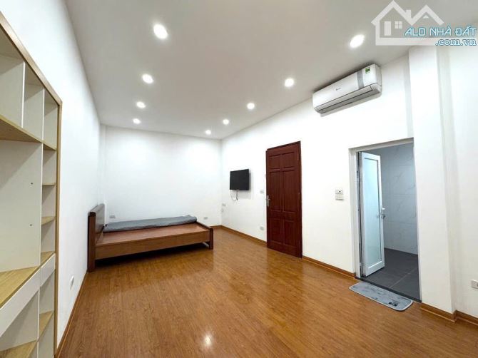 Bán nhà Cát Linh, 10m ra đường ô tô, mặt tiền rộng, nhà đẹp ở ngay, 40m2, 4 tầng, giá 8 tỷ - 2