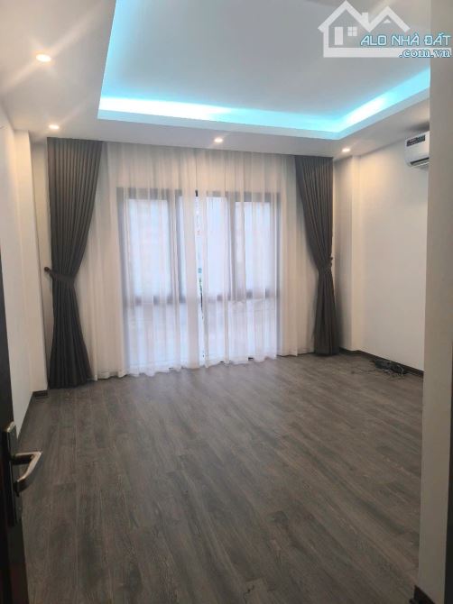 Bán nhà mặt phố Khâm Thiên, vỉa hè to, kinh doanh dòng tiền tốt, lô góc, 38 tỷ - 2