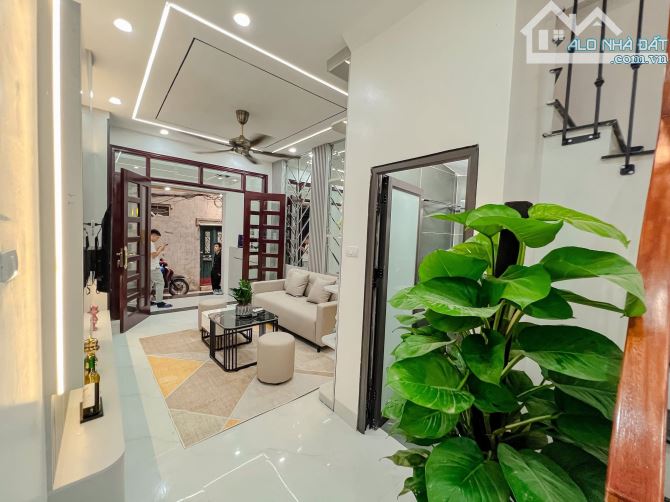 Bán nhà Hồng Mai 40m2, 4T dân xây, lô góc, bagac đỗ cửa, full đồ. Giá 9.3 tỷ sổ đỏ đẹp