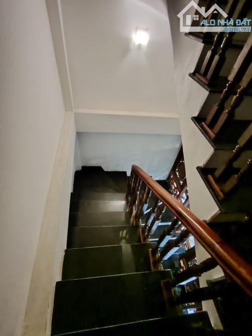 HOÀNG HOA THÁM CÁCH 30M NGÕ Ô TÔ - NHÀ ĐẸP CỐT BÊ TÔNG - 2