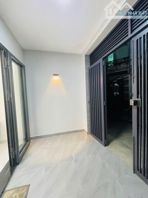 Nhà phố 2 tầng mới tinh dọn vào ở Ngay chợ Linh Xuân - 2