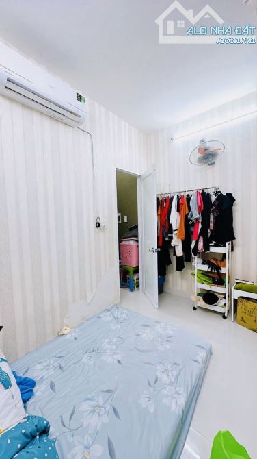 HƠN 2 TỎI, GẦN 30M2 - 2 LẦU HOÀN  CÔNG ĐỦ - HẼM KHU TÔN ĐẢN CHỢ 200 - 2