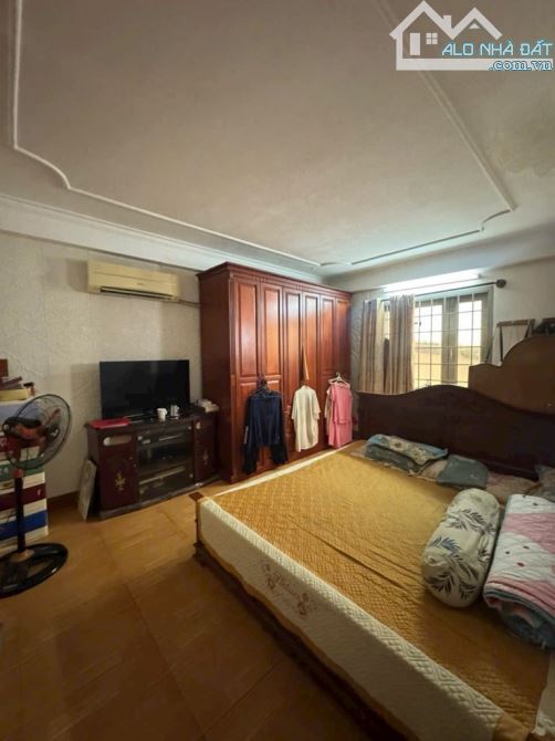 Nhà đẹp 3tầng Thống Nhất Phường 16; NGANG lớn 5.5m 105m2 GẦN mặt tiền; hẻm an ninh, thông - 2