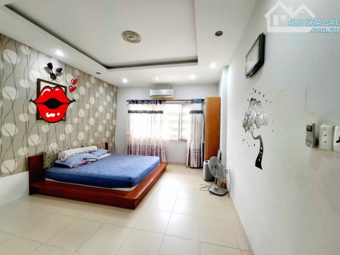 Bán nhà đẹp view công viên KDC Bông Sao P.5 Q8 - Diện tích lớn 5.7x18, 3 tầng 3PN - 2
