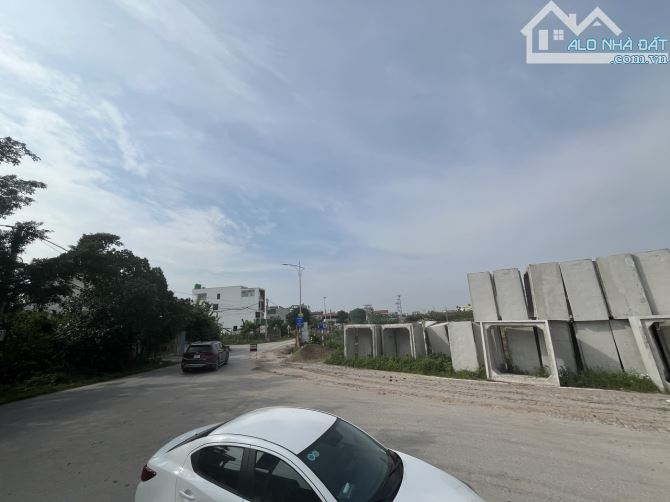 Đất của giới siêu giầu! Bán lô góc 248m2 cổng chợ MỚI Đông Tảo Khoái Châu. 24 tỷ - 2