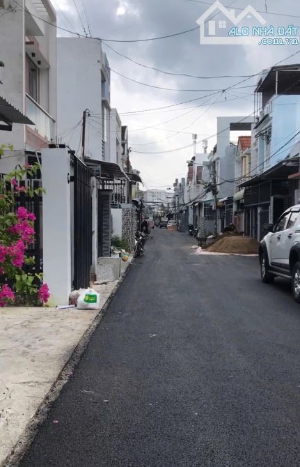 Nền góc kèm nhà hẻm 234 Hoàng Quốc Việt - 2