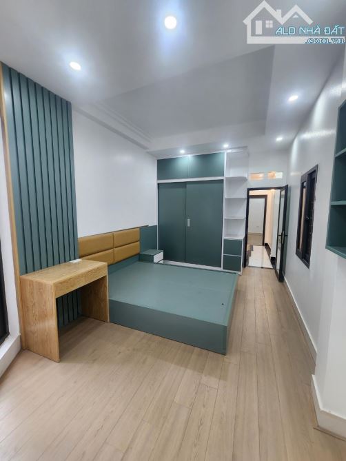 Nhỉnh 5 TỶ, Nguyễn Khoái-HM, Ô tô đỗ cửa, gần Phố, dân xây kiên cố, 4 ngủ rộng rãi. - 2