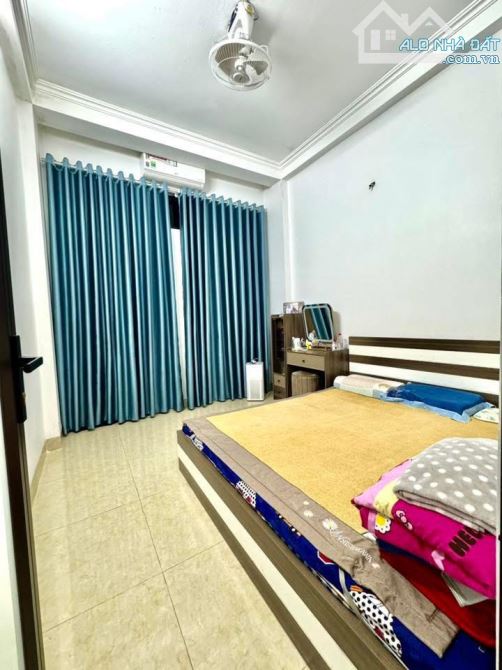 Nhà đẹp ở luôn Cầu Giấy. Sổ vuông 35m, 4 tầng 4 ngủ MT3m3 Giá 8 tỷ Full nội thất Ngõ 3 gác - 3