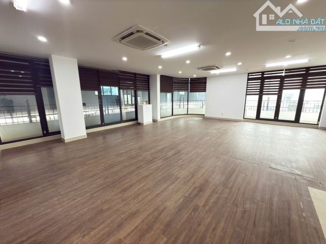 VP DT 110M2 GIÁ 18TR/TH PHỐ TRẦN THÁI TÔNG SÀN ĐẸP HIẾM - 3