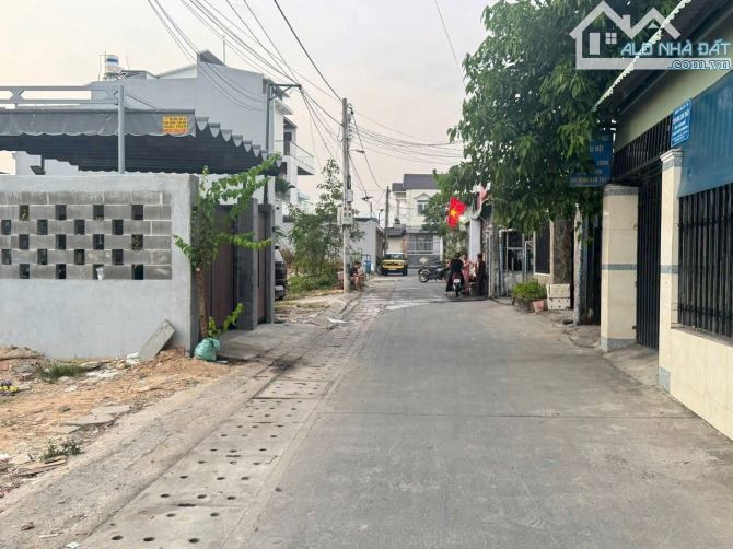 BÁN NHÀ 3 TẦNG (4.5 x 17.5), ĐƯỜNG 10M, KDC ĐỒNG BỘ, DĨ AN,  GIÁ CHỈ 3 ĐỒNG CHẲN - 3