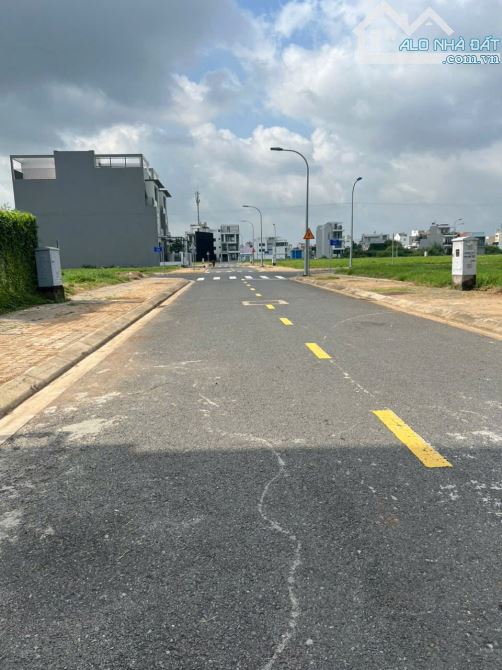 CHỦ CẦN TIỀN GẤP LÔ 100M2 NGAY MẶT TIỀN ĐƯỜNG LỚN KẾT NỐI LÊN VÀNH ĐAI 3 - GIÁ 2TỶ9 - 3