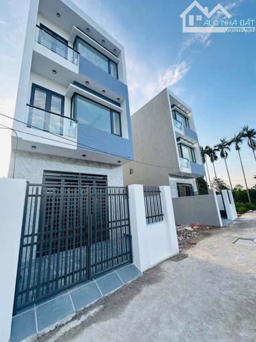 🏠Căn nhà xây độc lập 3 tầng, có sân cổng riêng ở tại Kiều Trung, Hồng Thái, An Dương. ✅ - 3