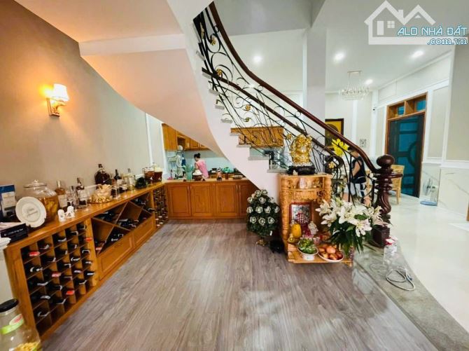 Bán gấp Biệt thự Pasteur Quận 3 đúc 4 tầng BTCT 120m2 NGANG 7m tặng full nội thất chỉ 30tỷ - 3