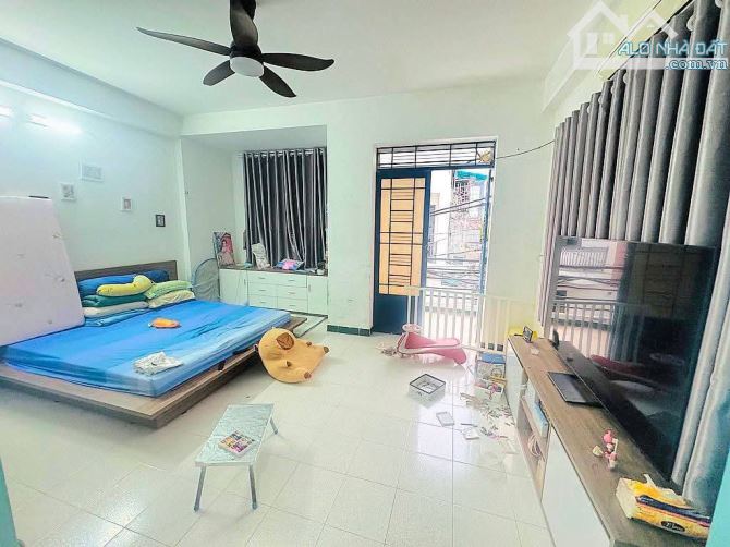 Nhà khu phân lô đồng bộ, góc 2 mặt tiền đường 10m, không lộ giới, 5,5 x 16m,  4 tầng - 3