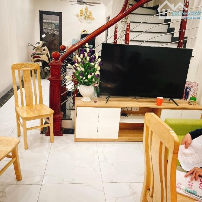 Nhà đẹp Yên Bệ 40m2 4 tầng mặt tiền gần 4m 4 phòng ngủ ngõ thông ô tô đỗ cửa 4 tỷ 8 - 3