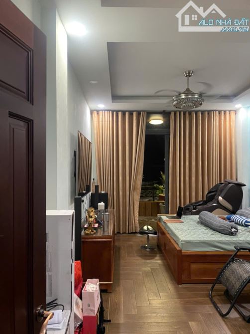 Bán nhà Hẻm VIP -Trần Hưng Đạo -Quận 1 - Dt : 4m x 18m -Nhà 5 tầng -mới -Giá 27 tỷ - 3