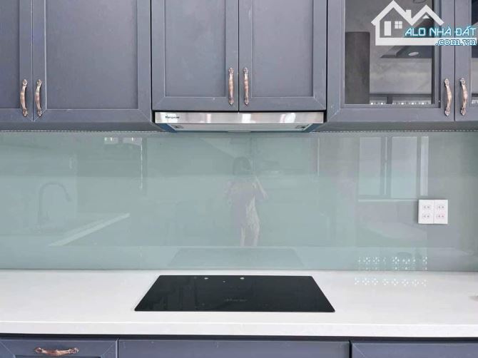 CHO THUÊ NHÀ NỘI THẤT CAO CẤP THỦ KHOA HUÂN  Giá thuê 9.5 triệu.  Kết cấu 1 trệt 2 lầu - 3