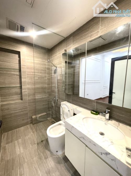 ĐẤT VÀNG GIỮA THỦ ĐÔ ,- TRUNG TÂM ĐÔNG ĐA - OTO TRÁNH CÁCH 20M - ĐẦU TƯ VĂN PHÒNG,CĂN HỘ D - 3