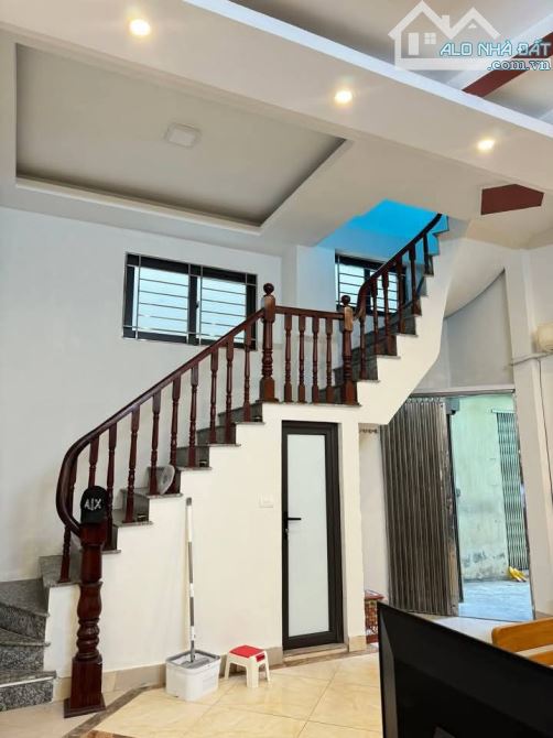 Nguyễn Văn Cừ 3 tầng 36m nhỉnh 3 tỷ ngõ nông - 3