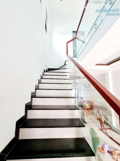 Nhà 10x40m xây 4 tầng, mặt tiền Tân Xuân, Hóc Môn - 3