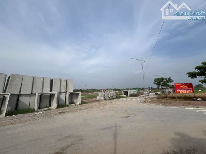 Đất của giới siêu giầu! Bán lô góc 248m2 cổng chợ MỚI Đông Tảo Khoái Châu. 24 tỷ - 3
