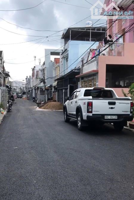 Nền góc kèm nhà hẻm 234 Hoàng Quốc Việt - 3