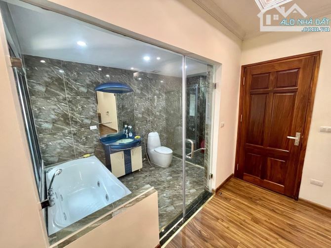 BÁN NHÀ PHÂN LÔ HOÀNG QUỐC VIỆT- Ô TÔ, 2 MẶT NGÕ- 65M2, 6 TẦNG THANG MÁY- GIÁ 16 TỶ - 4