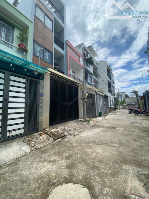 Nhà 3 tầng đường Thạnh Lộc 17, phường Thạnh Lộc  Quận 12, 68m2 (4x17), 4.7 tỷ - 4
