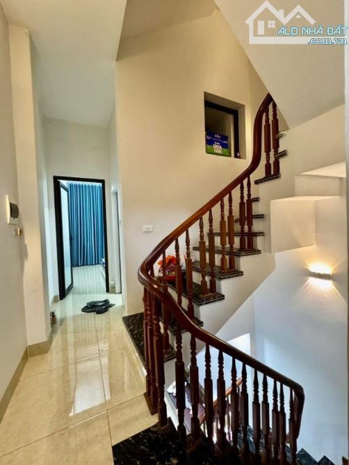 Nhà đẹp ở luôn Cầu Giấy. Sổ vuông 35m, 4 tầng 4 ngủ MT3m3 Giá 8 tỷ Full nội thất Ngõ 3 gác - 4