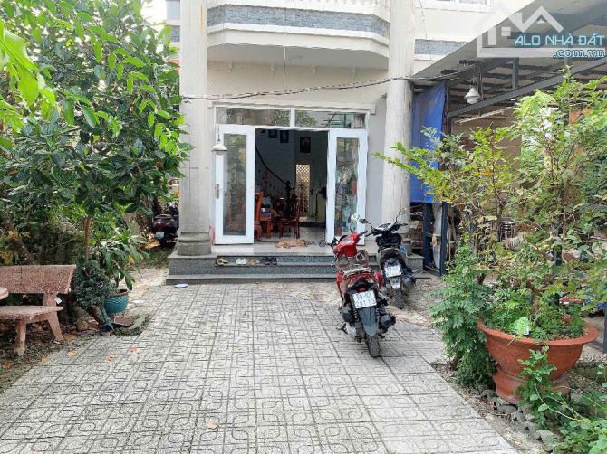BÁN NHÀ SÂN VƯỜN HXH KHU BIỆT THỰ ĐƯỜNG VƯỜN LÀI APĐ QUẬN 12 CHỈ 9,3 TỶ- DT 215m2 - 4