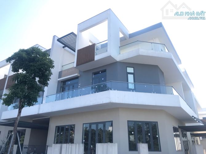 bán nhà đường Hoàng Quốc Việt. thành phố Huế. 3 tầng 253m2 sàn - 4