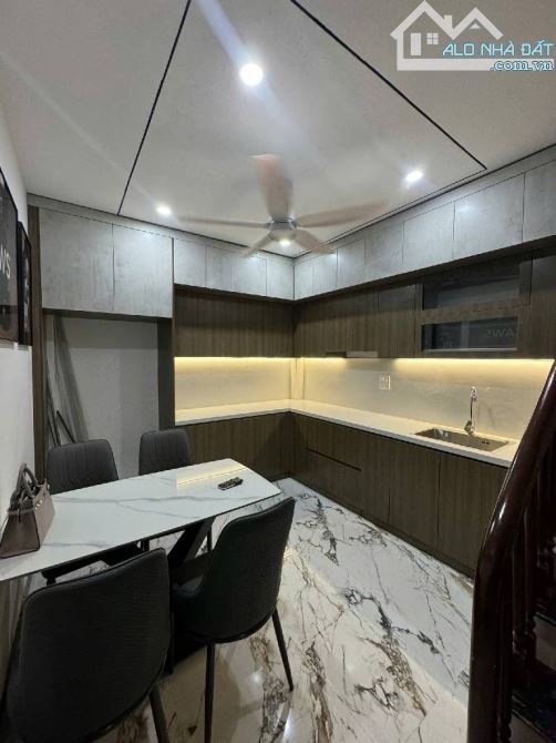 NHÀ MỚI Ở NGAY - CHÌA KHOÁ TRAO TAY - THANG MÁY XỊN SÒ - NỘI THẤT HIỆN ĐẠI - Ô TÔ ĐỖ CỔNG - 4