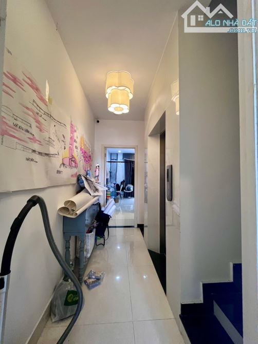 Chủ ngộp Bank bán nhà 5 tầng, thang máy, đường 12m. Hà Huy Giáp, Thạnh Lộc, Q12. 5t55 - 4