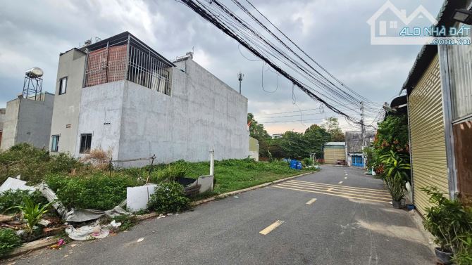 3Tỷ7__198m2__Đất RẺ góc 2 mặt tiền__1 sẹc đường Nguyễn Thị Tươi__gần ngã tư Liên Huyện - 4