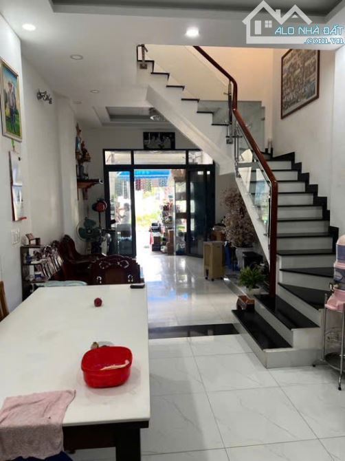 BÁN NHÀ QUẬN 9,NHÀ MỚI ĐẸP 3TẦNG MẶT TIỀN KHU DC CẦU ÔNG NHIÊU,DT70M ĐƯỜNG TRƯỚC NHÀ 9M - 4