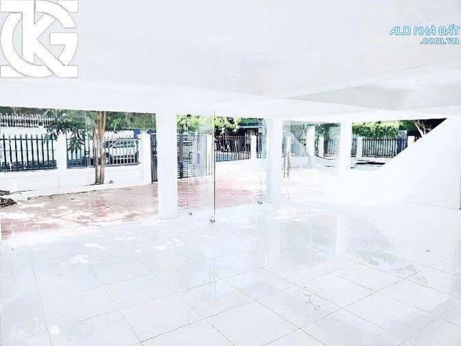 BIỆT THỰ DIỆN TÍCH KHỦNG - 20M X 26M - GÓC 2T SỐ 1 TRẦN VĂN SẮC, THẢO ĐIỀN, QUẬN 2 - 4