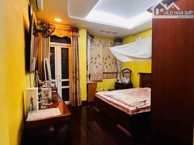 Toạ lạc tại  Mễ Trì Thượng, ngõ rộng ô tô đỗ cách nhà 5m  ✅ Thiết kế : 6 tầng - Tầng 1 : P - 4