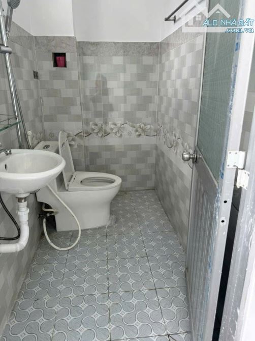 NHÀ 1 TRỆT 1 LẦU NGAY THỊ TRẤN BẾN LỨC, GIÁ CHỈ 2TỈ5, SỔ HỒNG CÓ SẴN. - 4