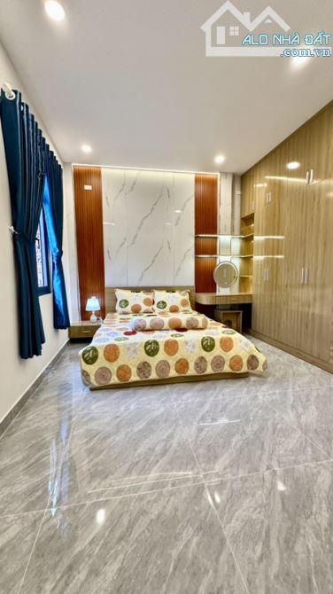 HẺM 8M VIP KHU NHÀ GIÀU – HUỲNH THỊ HAI – NHÀ ĐẸP 4 TẦNG – GIÁ CHỈ 5.5 TỶ TL - 4