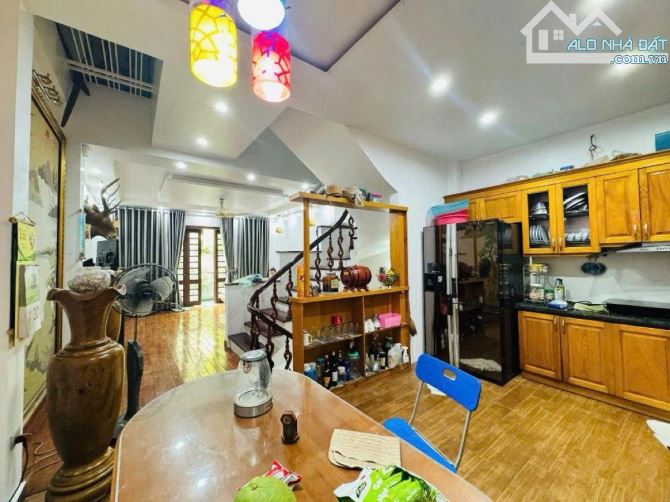 PHÂN LÔ HOÀNG CẦU - Ô TÔ TRÁNH KINH DOANH - 100M - 29 TỶ - 4