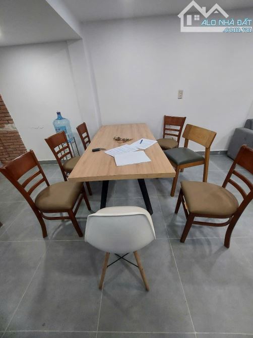 Bán nhà Cách Mạng Tháng 8 - DT 4 x 10.6 - 3 tầng - giá 5.8 tỷ TL - 4