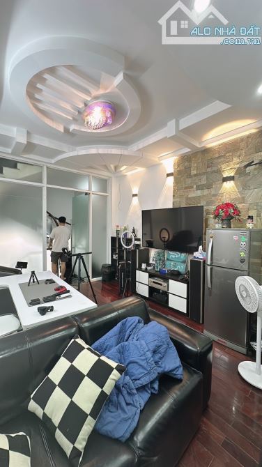 BÁN NHÀ MẶT TIỀN HẺM 6M NGUYỄN HỒNG ĐÀO - TÂN BÌNH - DT:68M2 - 5 TẦNG 6PN - CHỈ 12 TỶ - 4