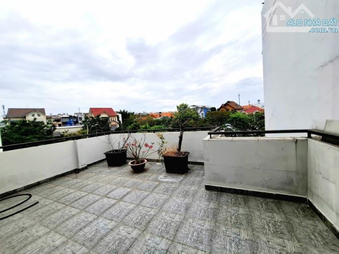 Bán nhà đẹp view công viên KDC Bông Sao P.5 Q8 - Diện tích lớn 5.7x18, 3 tầng 3PN - 4