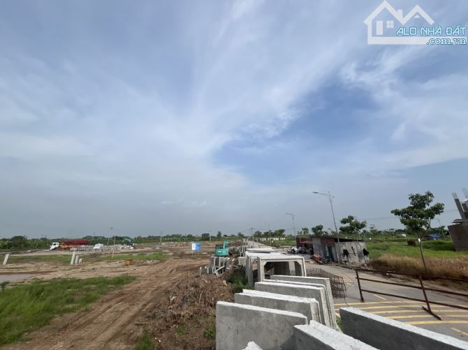 Đất của giới siêu giầu! Bán lô góc 248m2 cổng chợ MỚI Đông Tảo Khoái Châu. 24 tỷ - 4