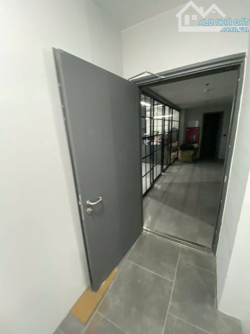 BÁN TOÀ VĂN PHÒNG MẶT PHỐ XUÂN LA 267m2 - 9T THANG MÁY - MT 12m - 215 TỶ - DÒNG TIỀN KHỦNG - 4