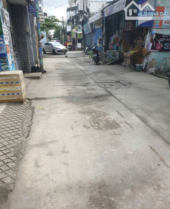 Cần bán nhà Bình Tân, 64m2, hẻm 6m, 2 tầng 3PN, gần bến xe miền tây, nhỉnh 5 tỷ - 4
